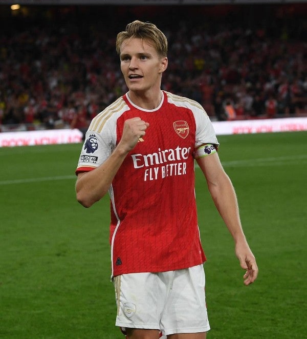 Martin Odegaard jugando con el Arsenal 