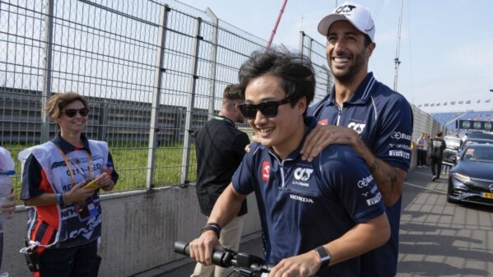 Ricciardo junto a Yuki Tsunoda