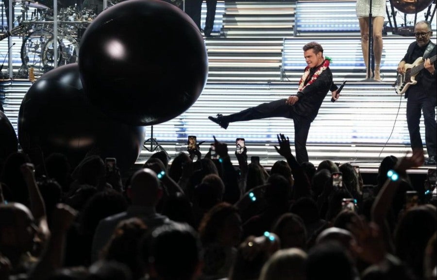 Luis Miguel sorprende a sus fanáticos y adelanta el inicio de su gira en 2024