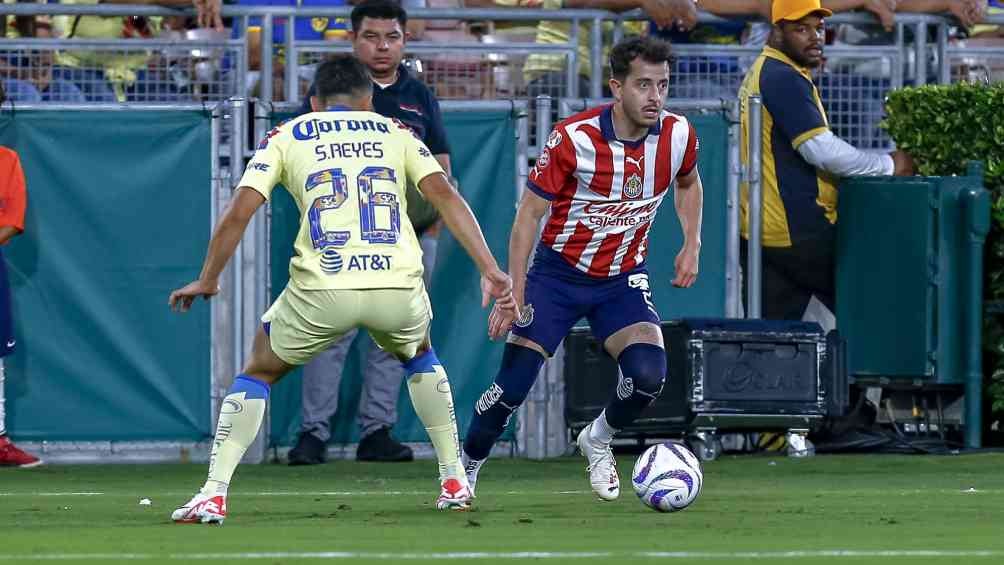 Alan Mozo y Salvador Reyes durante el Clásico celebrado en Pasadena