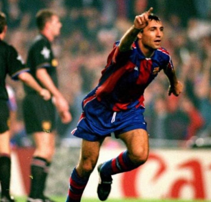 Hristo Stoichkov en un partido del Barcelona