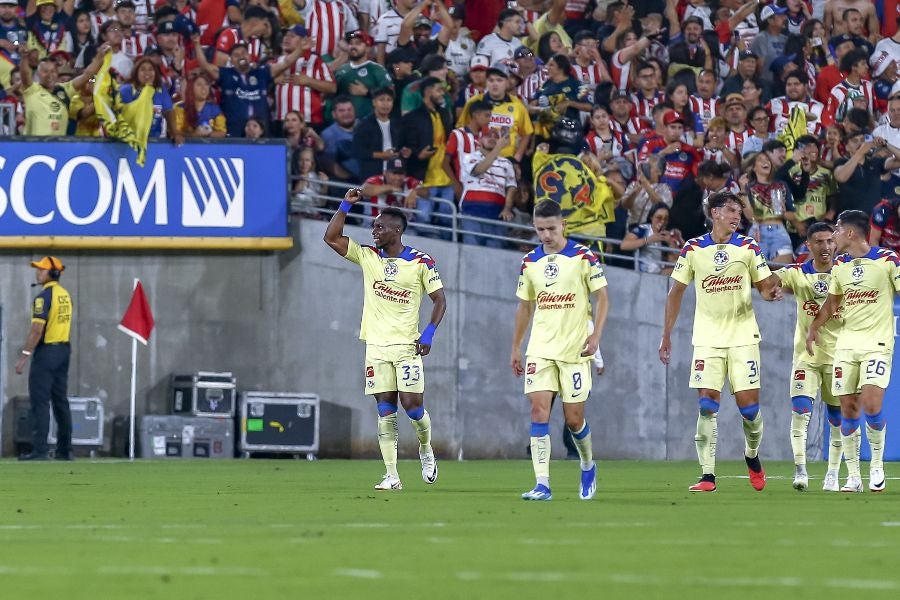 América venció 2-0 a Chivas en el Rose Bowl