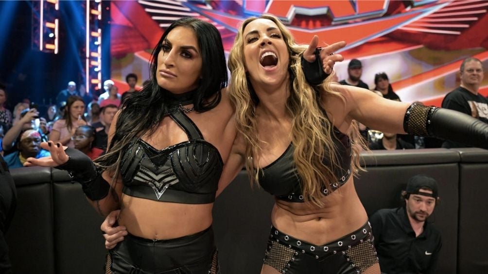 Chelsea Green ganó sus campeonato con Sonya DeVille