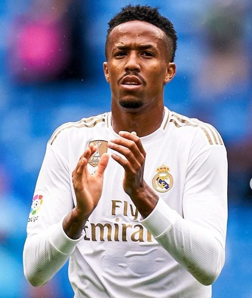 Eder Militao fue citado a declarar por insultos racistas contra Vinicius