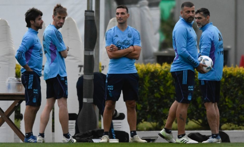 Scaloni y su cuerpo técnico 