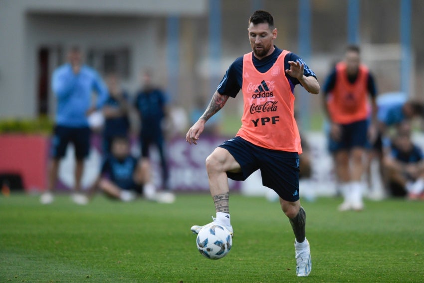 Messi en entrenamiento con Argentina 