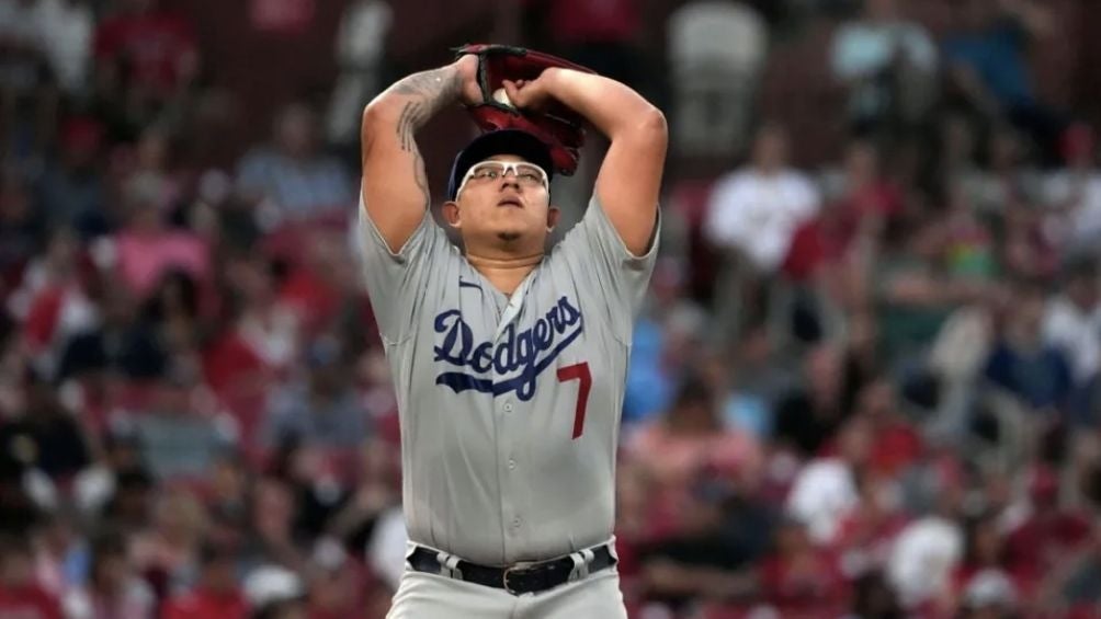 Julio Urías jugando con Los Angeles Dodgers 