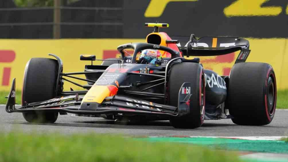 Checo Pérez durante las prácticas en el GP de Japón