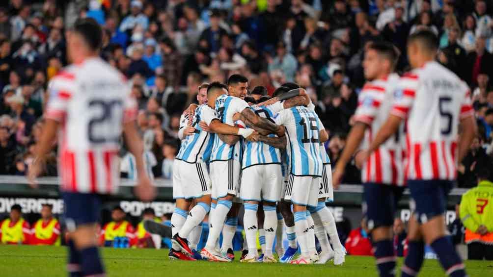 Argentina en celebración en el partido ante Paraguay