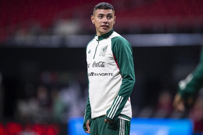 Emilio Lara con la camiseta de México