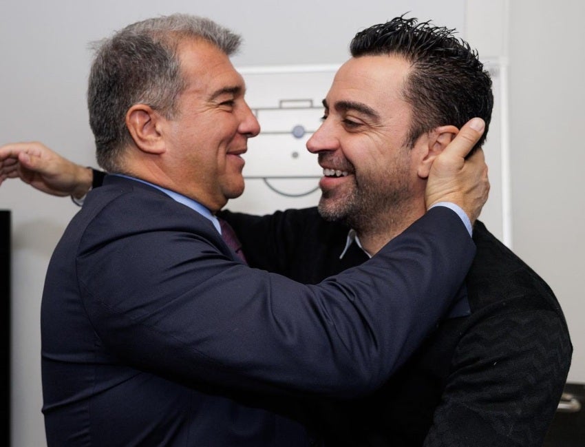 Xavi y Laporta en Barcelona