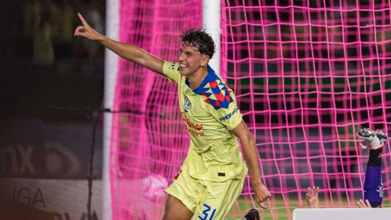 Igor Lichnovsky jugando con el América 