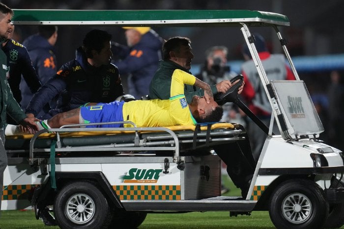 Neymar se lesionó durante el partido ante Uruguay