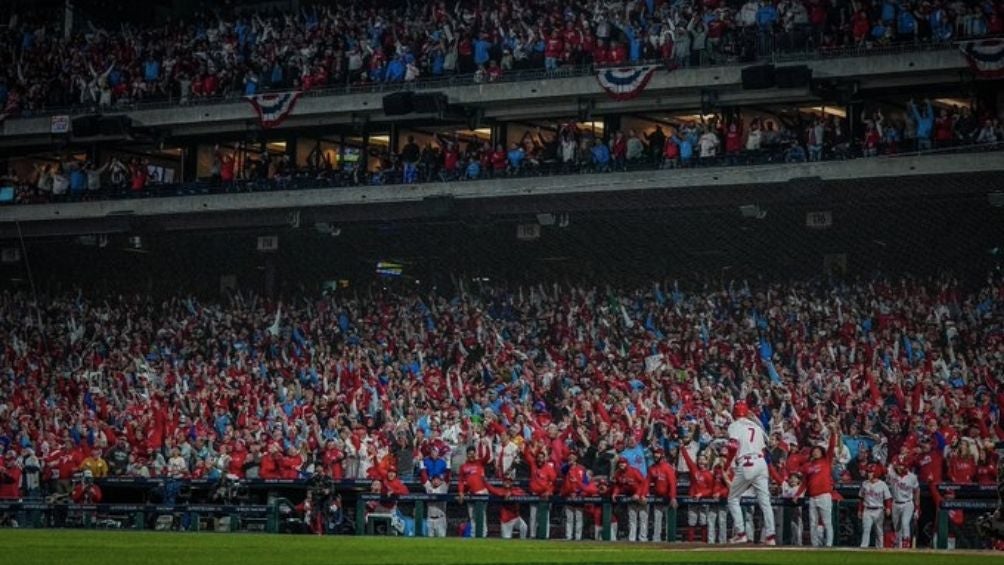 El público en Philadelphia abarrotó el parque de pelota