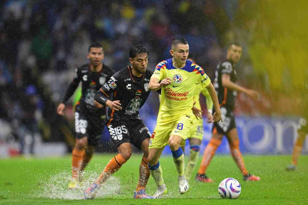 Álvaro Fidalgo frente a Pachuca en el Apertura 2023