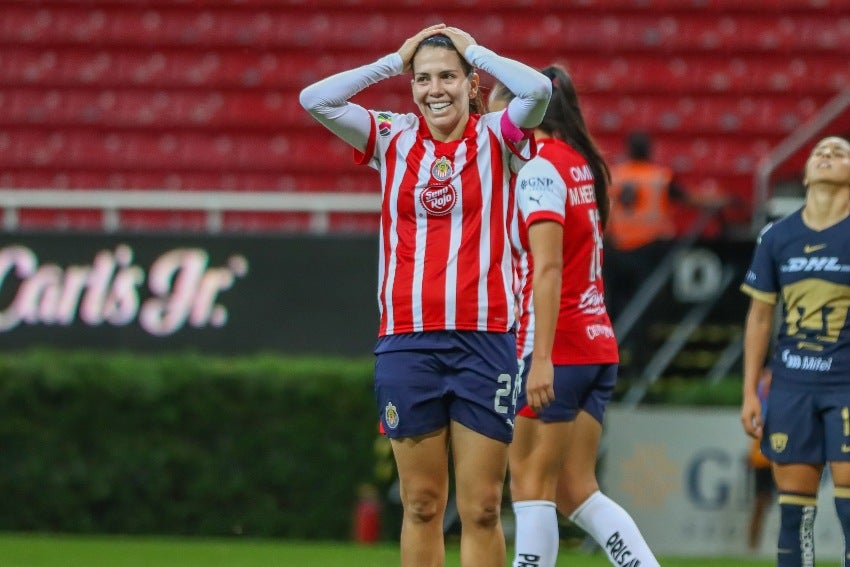 Licha Cervantes en un partido de Chivas Femenil