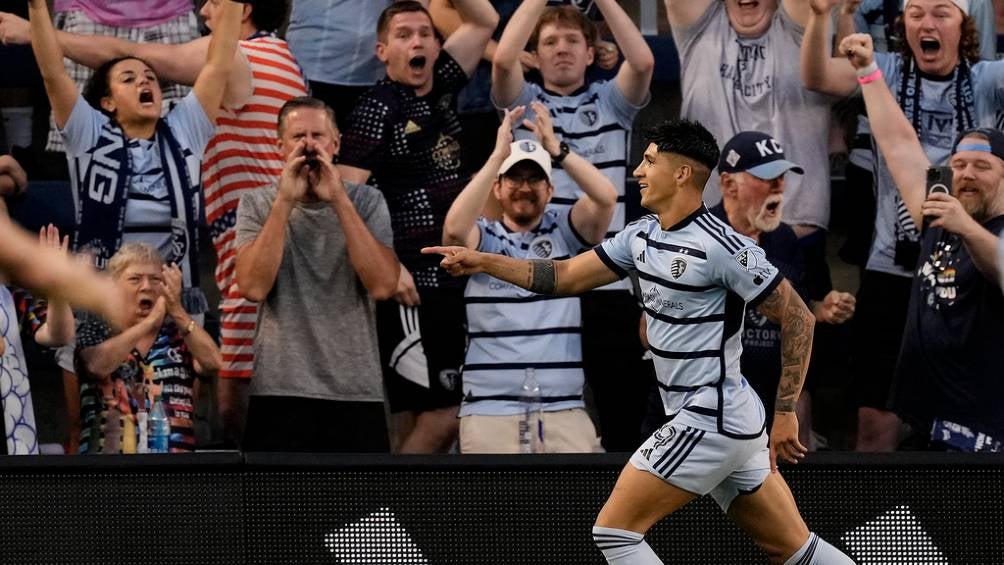 Alan Pulido durante un partido en la MLS