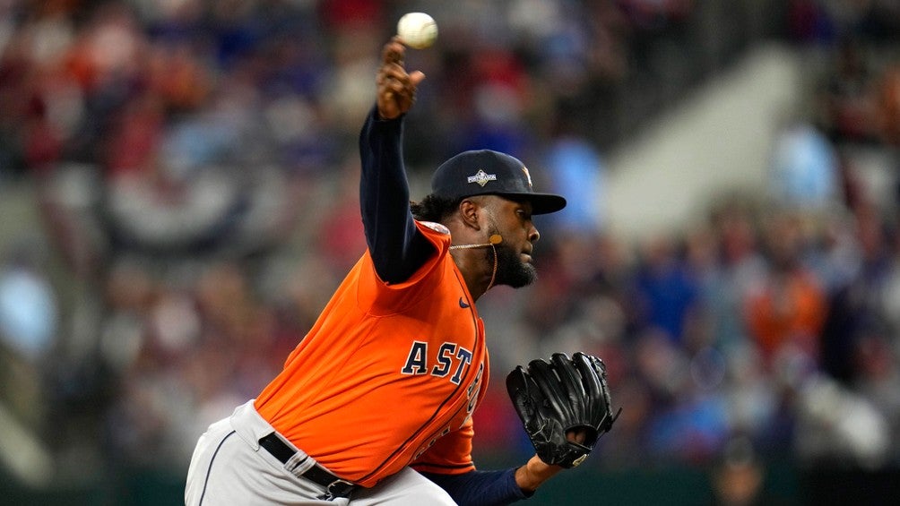 Astros derrota a Rangers y se mantiene con vida en la Serie de Campeonato