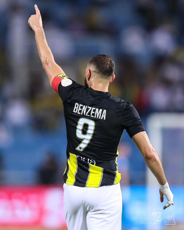 Benzema jugando con el Al-Ittihad