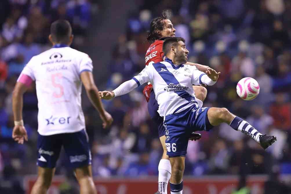 'Oso' González durante el partido ante Puebla 