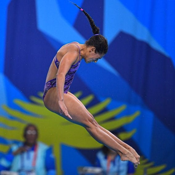 Gabriela Agúndez realiza un clavado