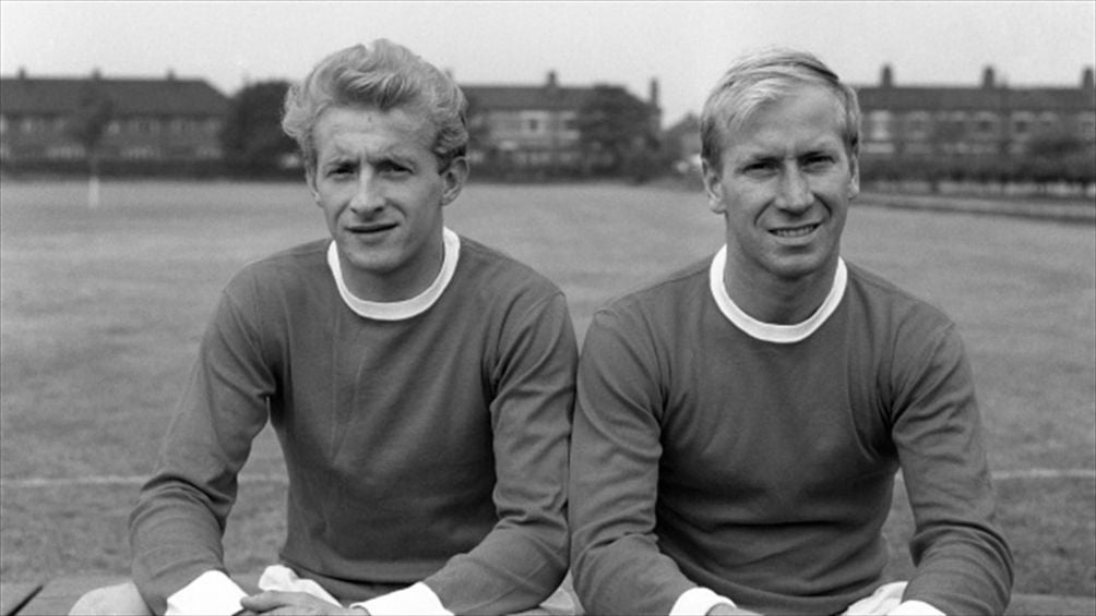 Charlton junto a Dennis Law