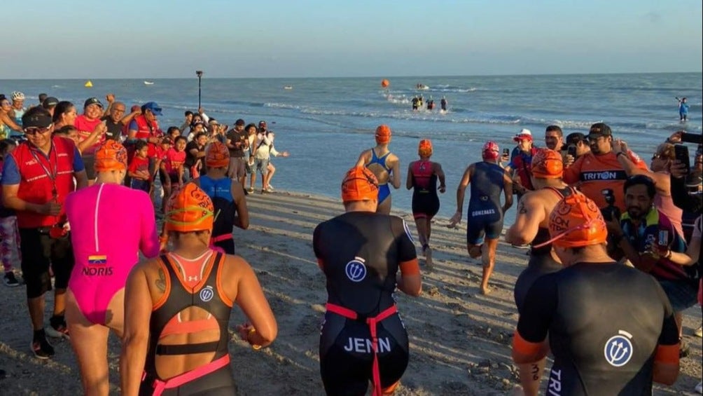 Cocodrilo obliga a suspender la prueba de natación en el Triatlón de Acapulco