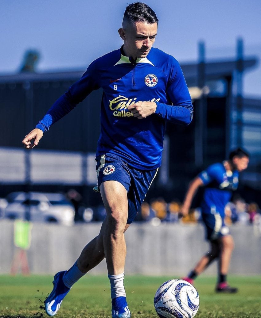 Fidalgo entrenando con América 