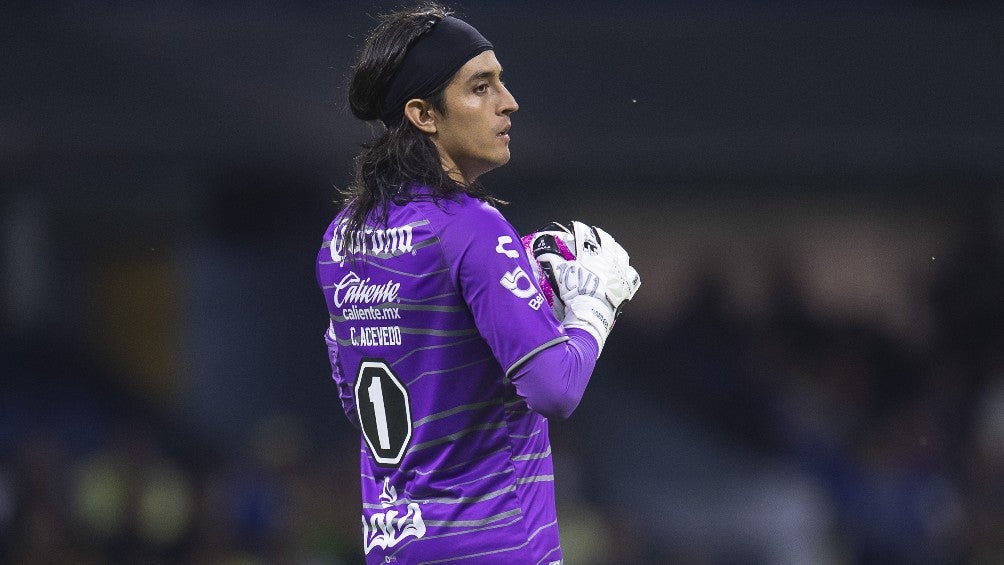 Carlos Acevedo en partido con Santos