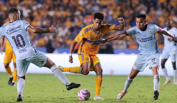 Tigres venció 2-1 a Cruz Azul de último minuto