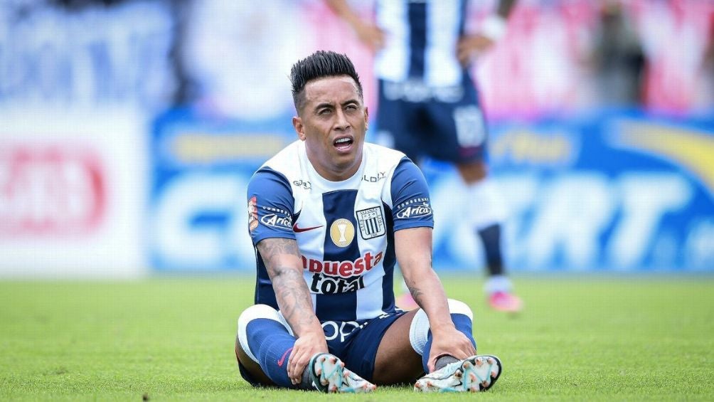 Cueva fue atacado por la afición del Alianza de Lima