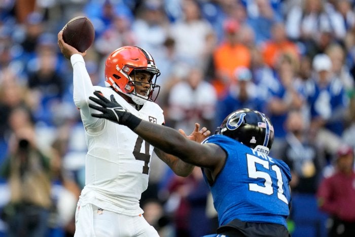 Deshaun Watson durante el partido frente a Colts