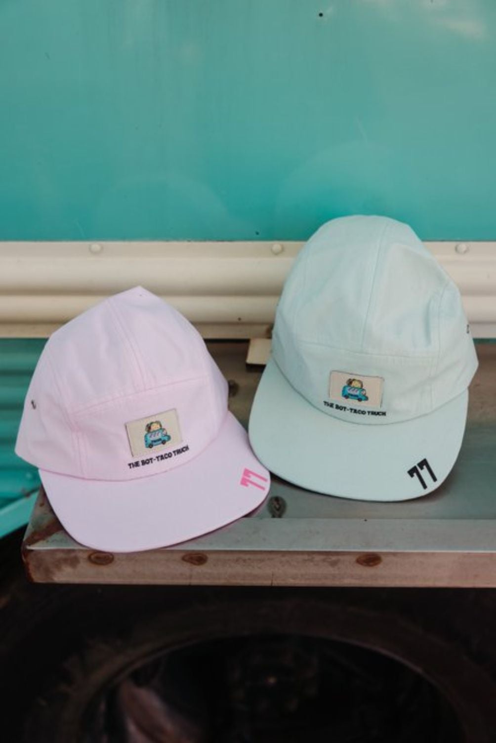 Las gorras son uno de los aditamentos a la venta