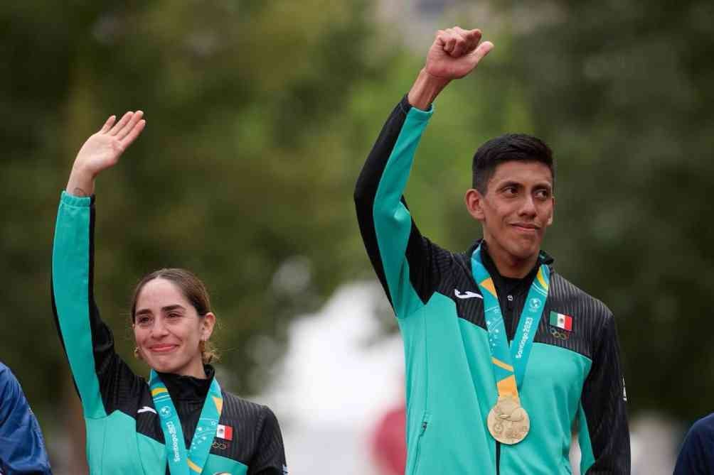 Tamara Vega y Manuel Padilla celebran triunfo 