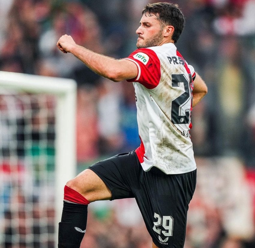 Santi marcó hat trick en el clásico frente al Ajax 