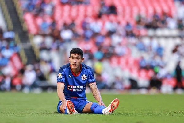 Uriel Antuna jugando con Cruz Azul 