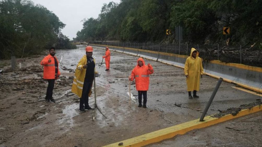 La carretera México-Acapulco se deslavó tras el paso del Huracán