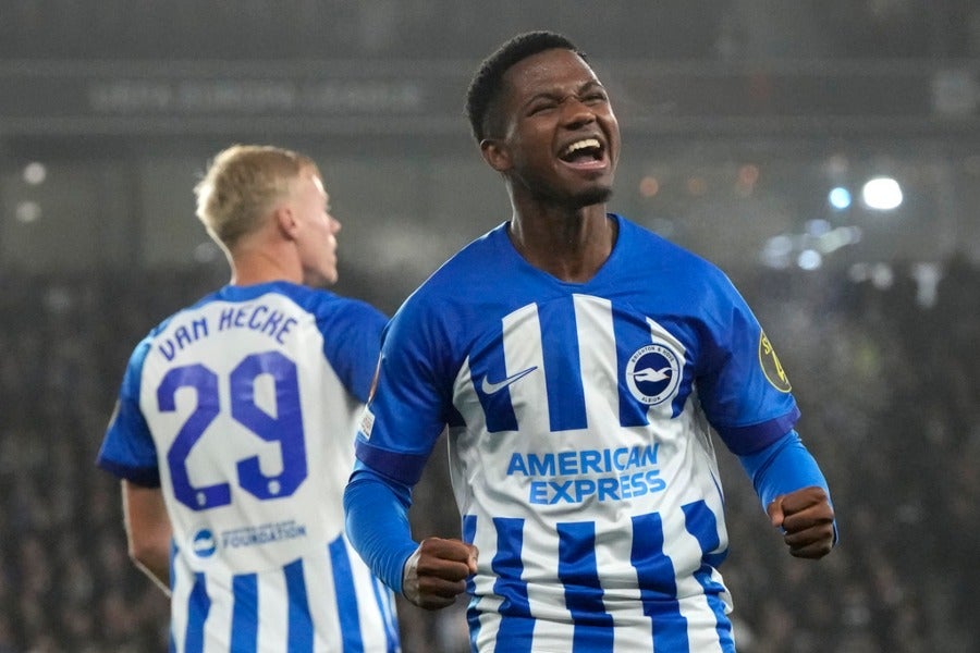 Brighton venció 2-0 al Ajax