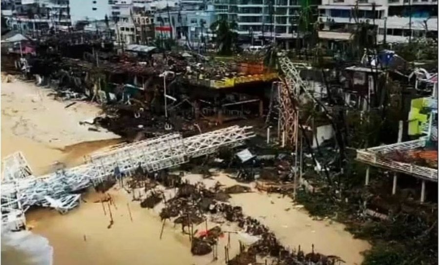 Bungee de Acapulco destruido