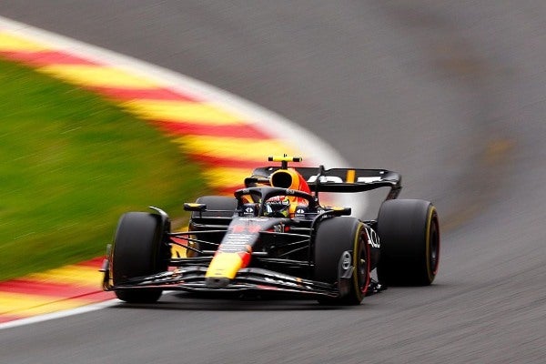 'Checo' corriendo con la escudería de Red Bull 