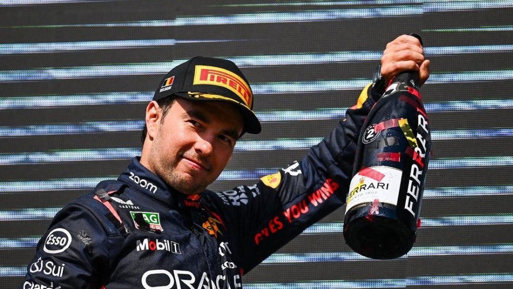 'Checo' Pérez celebrando su podio 