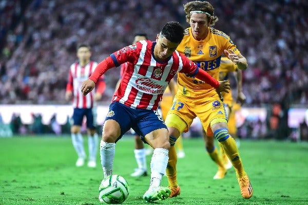 Tigres enfrentando a Chivas 