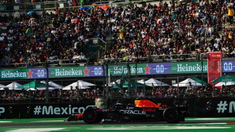 Checo Pérez en el Foro Sol