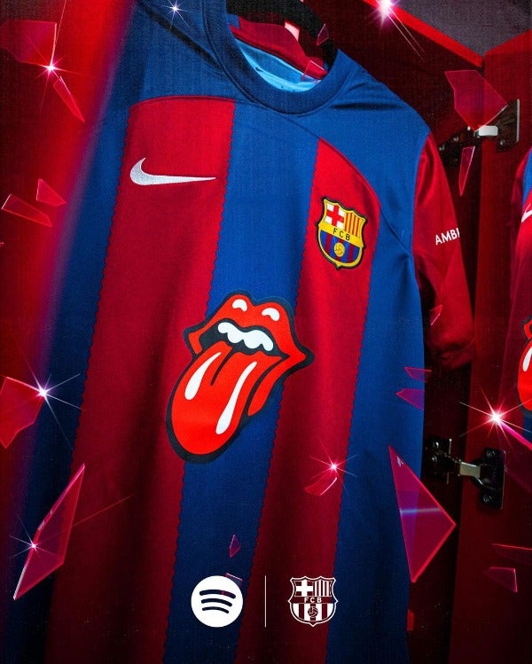 Playera del Barcelona con el logo de la banda 