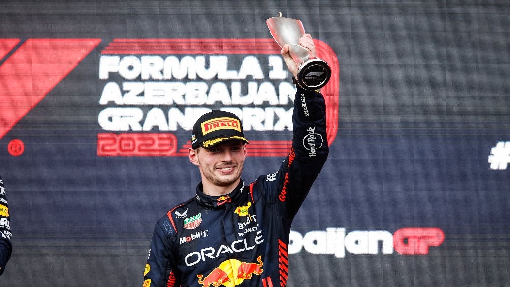 Max Verstappen ganando en Azerbaiyán 