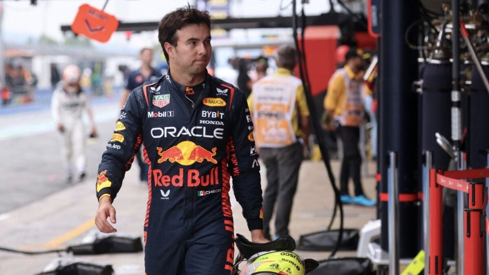 Checo Pérez en el garage de Red Bull en el GP de México