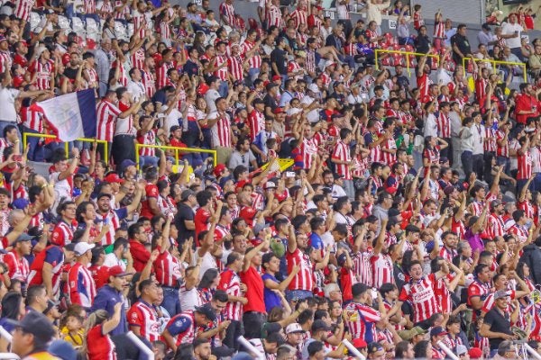 Afición de Chivas durante el partido