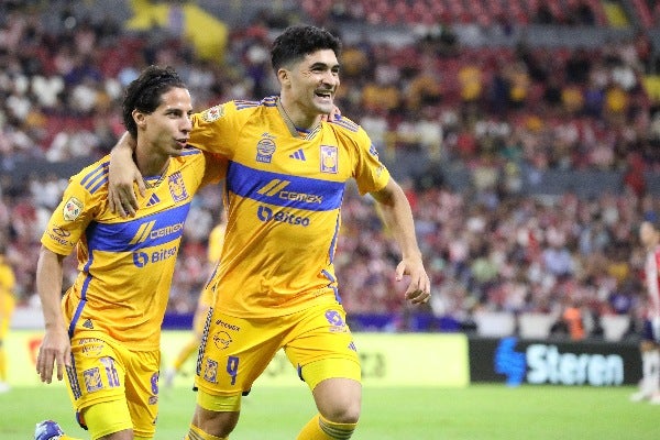 Nico Ibánez celebrando su gol 