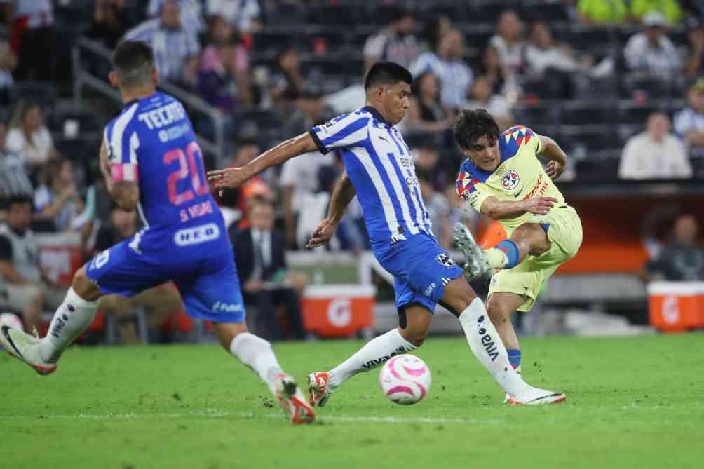 Gallardo durante el juego ante América