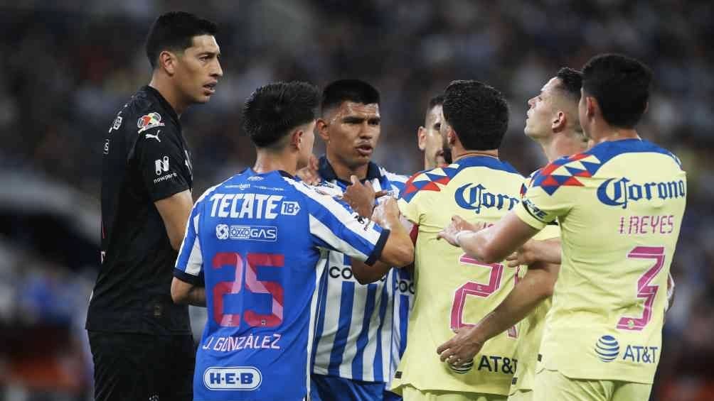 Jugadores confrontaron a Gallardo tras la lesión de Rodríguez